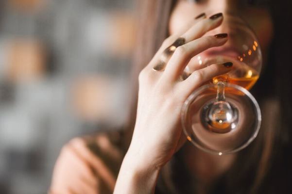 Why Orange Wine Is the Summer's Trendiest, Tastiest Drink (Sorry, Rose)