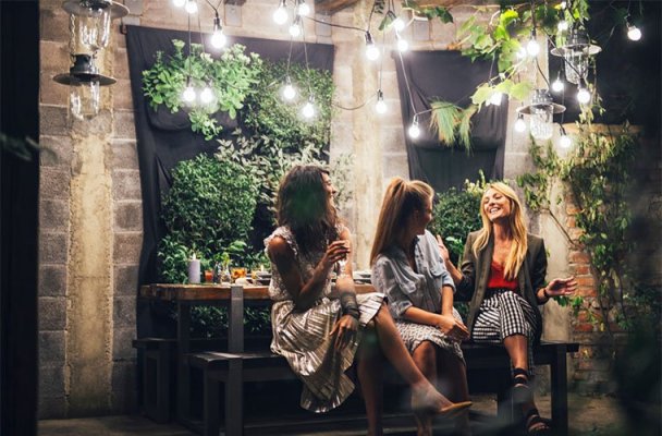How to Be an Excellent Party Conversationalist in 7 Steps