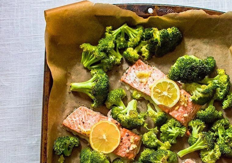 https://www.wellandgood.com/wp-content/uploads/2016/12/roasted-garlic-salmon_falsexfalse_true_70.webp