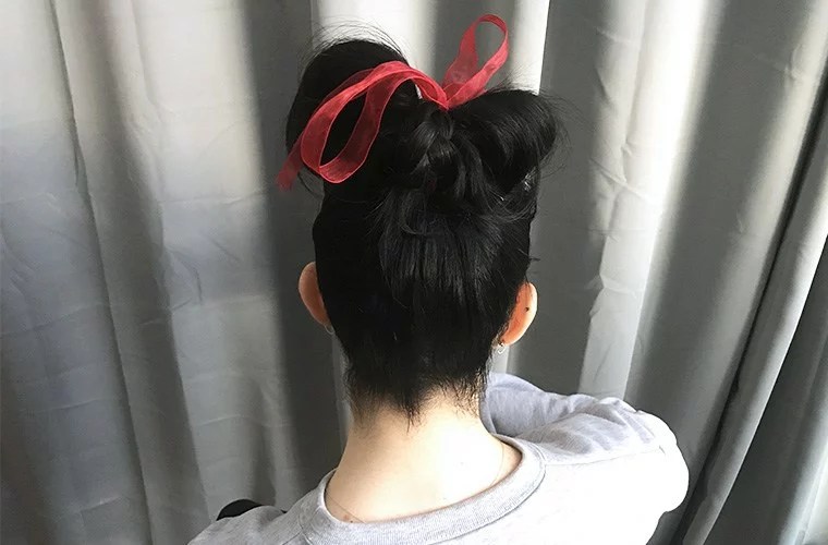 Three Tips for Wearing the Hair Ribbon Ponytail Trend - Sydne