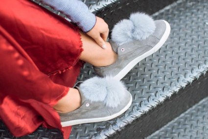 The Buzzy Sneaker Trend That Carrie Bradshaw Would Definitely Be Into