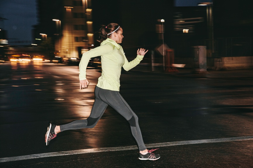 9 way to be safer running in the dark | Well+Good