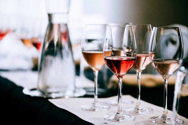 5 Natural Wines Fit for Holiday Sipping