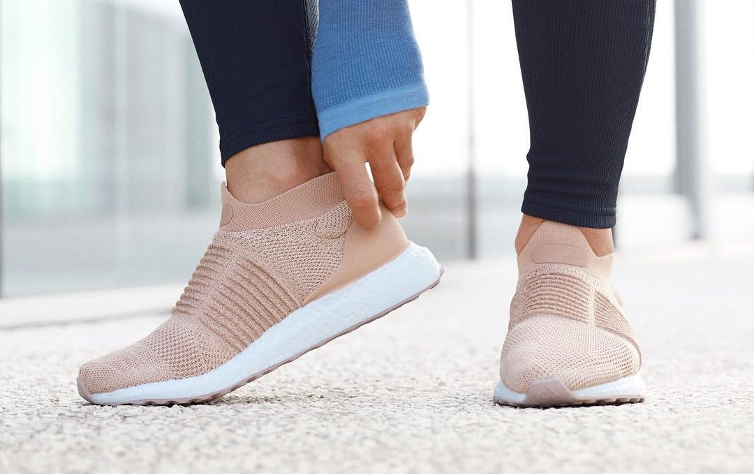 Are laceless sneakers safe to run in? | Well+Good
