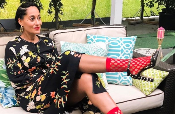 The Puffy-Face Remedy That Tracee Ellis Ross Prefers Over a Jade Roller