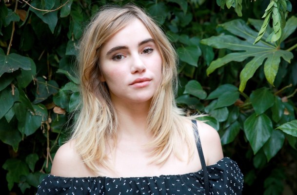 Suki Waterhouse Uses This Bank-Account-Friendly Pantry Item As an Exfoliator