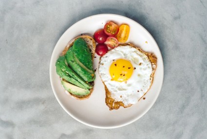 Vegans, Rejoice! We Found the Perfect Vegan Fried Egg Recipe That Makes for an Egg-Cellent Breakfast Addition