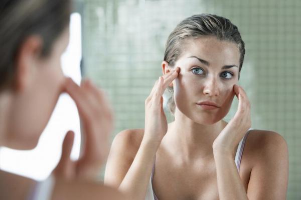 Yes, If You Have Acne You Should Be Using a Moisturizer—Here's Why
