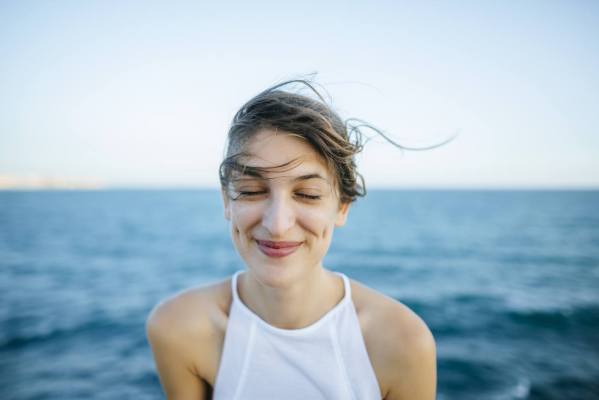 Found: the Easiest Possible Way to Apply SPF Around the Eyes