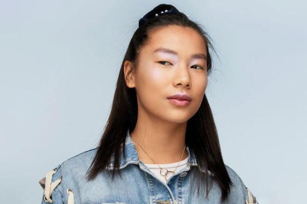 Spring’s Freshest Makeup Trend Is Honestly so Easy to Wear