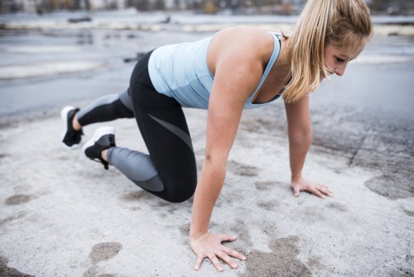 How to Make Mountain Climbers More Manageable, According to Trainers
