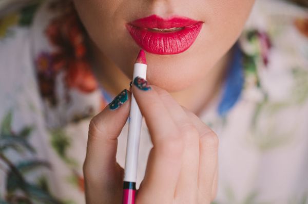 Whether You Prefer Lip Stick or Gloss, Here's How to Instantly Plump Your Pout
