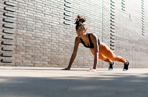 Alligator Crawls Are the Wildest Way to Work Your Entire Body Like an Animal