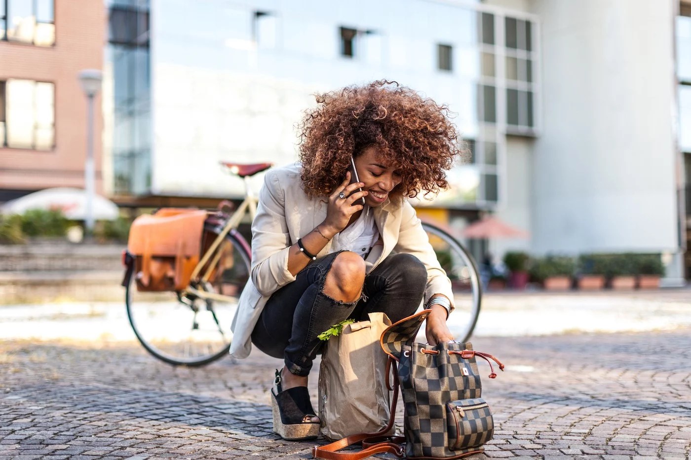 A Chiropractor Explains the Wrong Way to Carry Your Bag