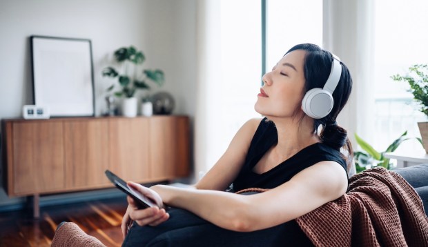 15 Absolutely Free Meditation Apps That Are Like an Exhale for Your Brain