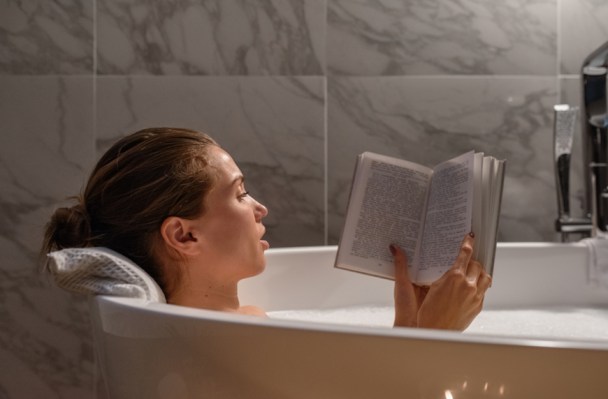 Is There a Wrong Way To Take a Bath? 5 Common Mistakes a Derm Wants...