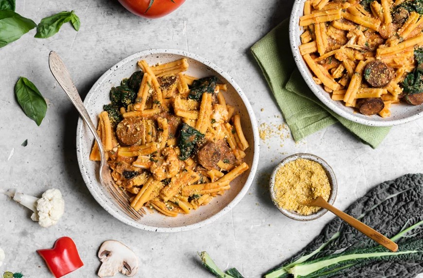 https://www.wellandgood.com/wp-content/uploads/2020/10/sweet-simple-vegan-sheet-pan-pasta_falsexfalse_true_70.webp