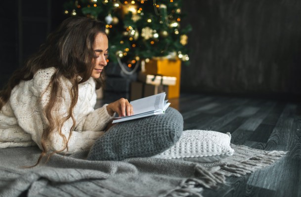 'I'm a Clinical Psychologist, and This Is How To Cope With Spending the Holidays Alone'