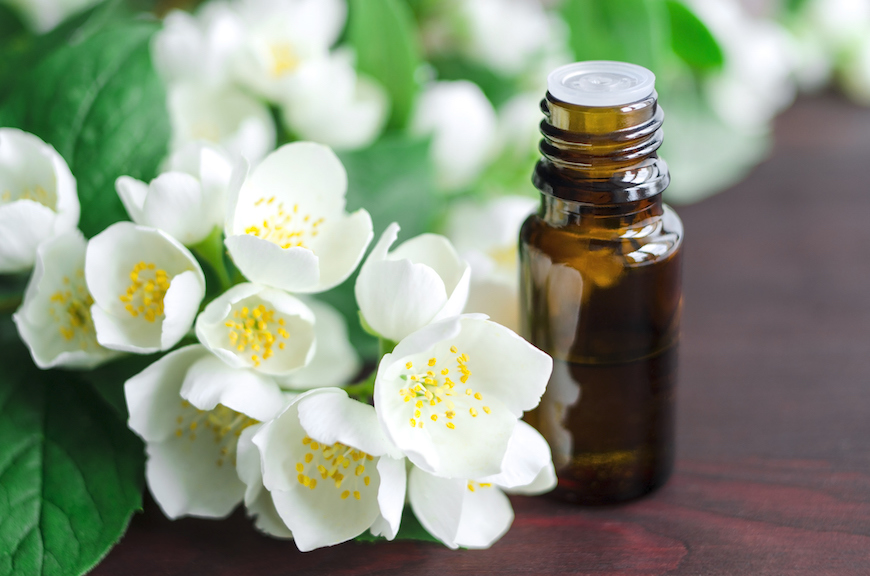 5 Jasmine Essential Oil Benefits, and How to Reap Them