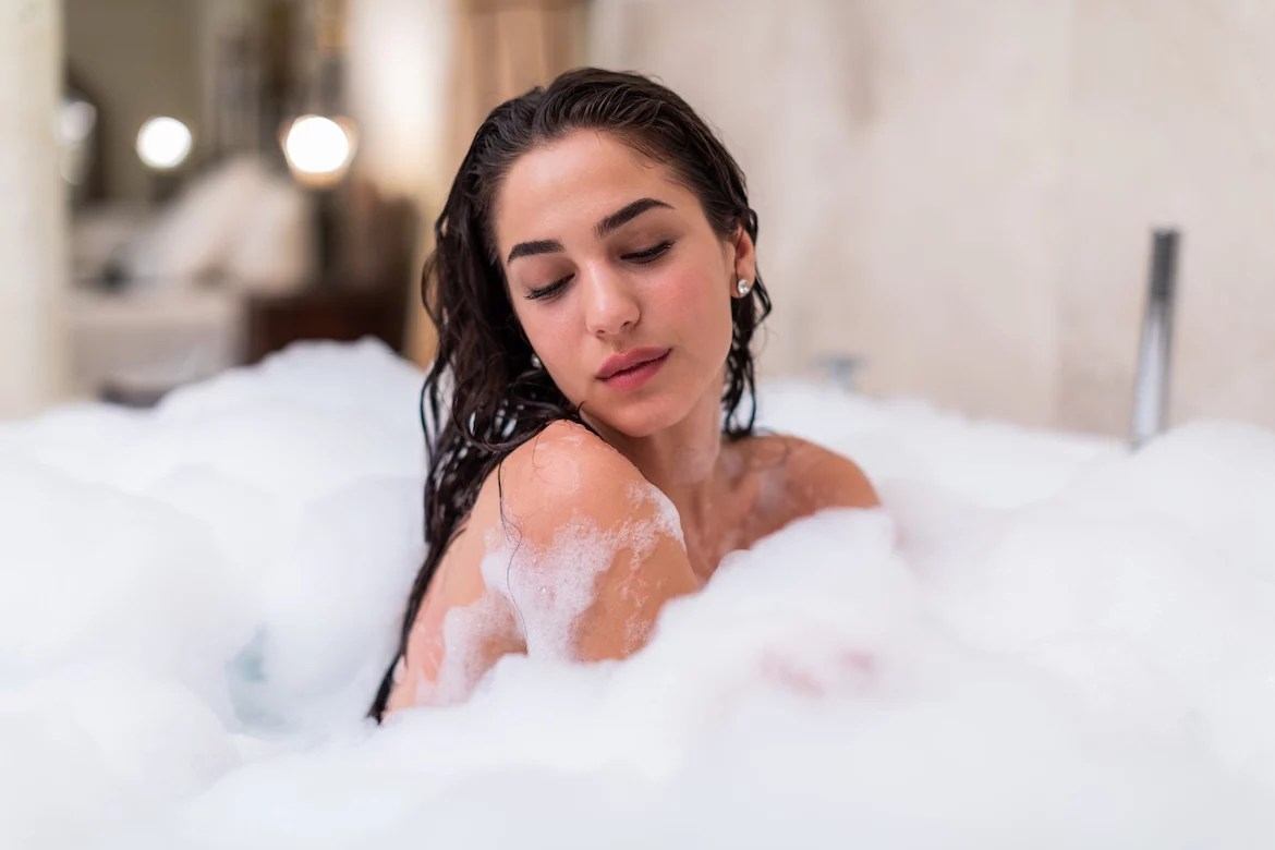 Beautiful Women Take A Bubble Bath And Sing Picture And HD Photos