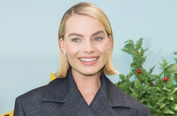 This Is the One Diet Change That Clears Margot Robbie's Skin—Every Time