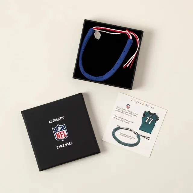 https://www.wellandgood.com/wp-content/uploads/2021/10/NFL-Uniform-Friendship-Bracelet_falsexfalse_true_70.webp