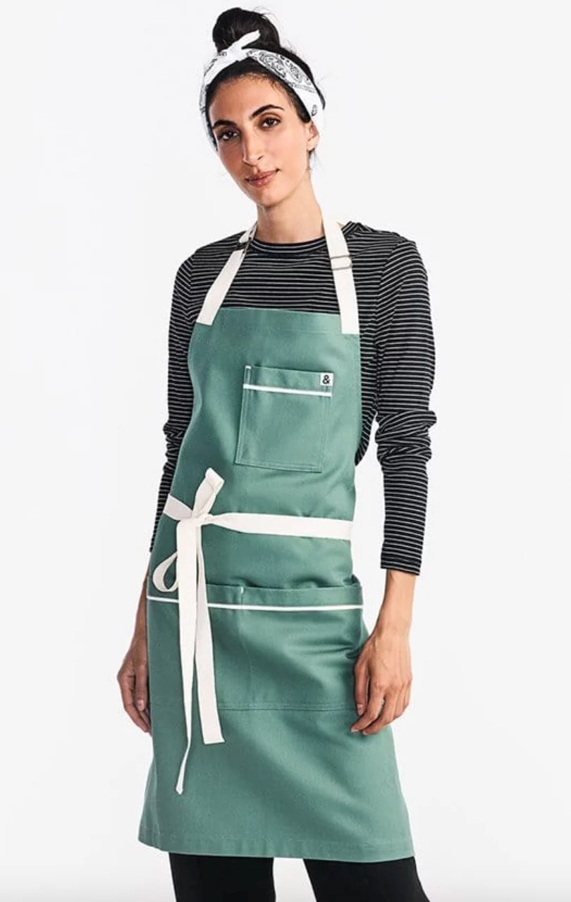 https://www.wellandgood.com/wp-content/uploads/2021/10/The-Carryall-Apron-Julep_falsexfalse_true_70.webp