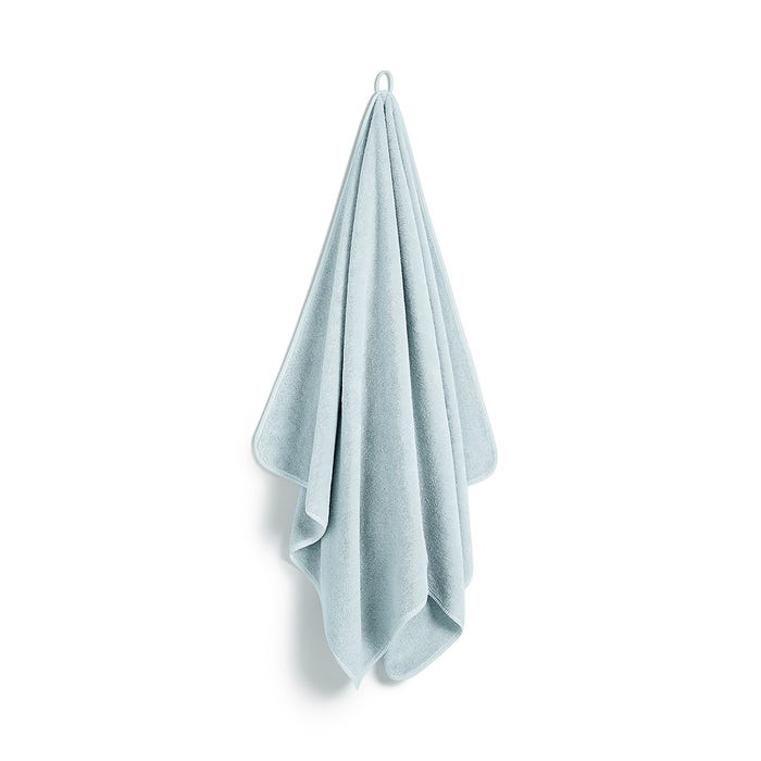 https://www.wellandgood.com/wp-content/uploads/2022/02/Riley-Home-Spa-Towel-Bath-Sheet.jpeg
