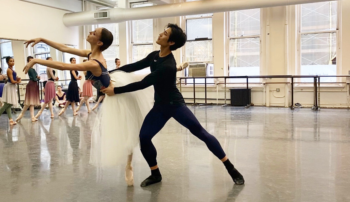 Seven Exercises to Build Core and Leg Strength and Flexibility From a Ballet  Dancer - WSJ