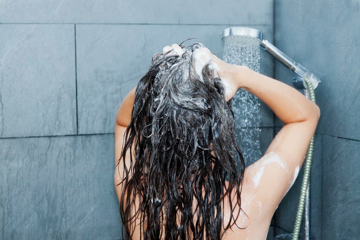 An Expert Explains How to Properly Clean a Showerhead, So You're Not  Bathing in Bacteria