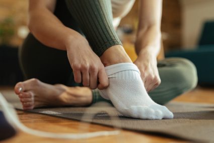 Yoga Socks Women Full Toe Sock Non Slip Sticky Gripper Socks with Strap