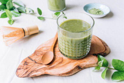 https://www.wellandgood.com/wp-content/uploads/2022/11/green-juice-cup-425x285.jpg