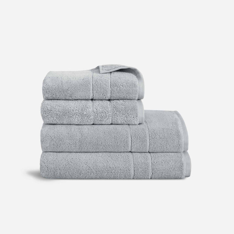 https://www.wellandgood.com/wp-content/uploads/2022/12/brooklinen-super-plush-bath-towel-bundle.jpg