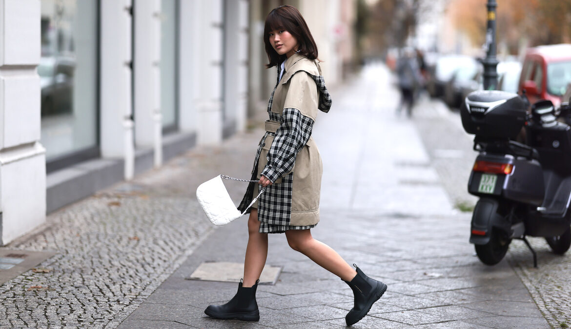 2023 Fashion Versatile Girl English Style Short Boots Small Bag