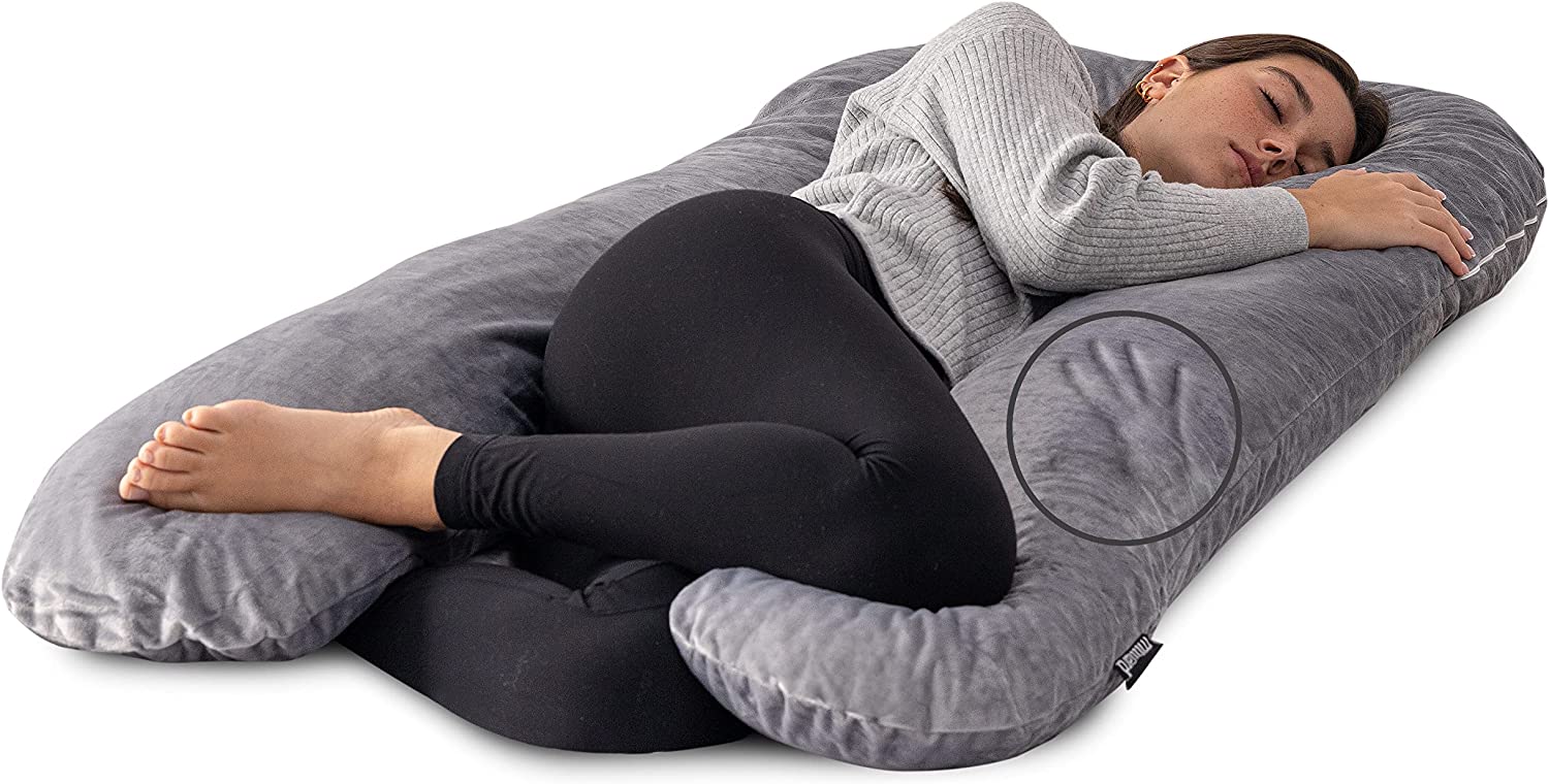 https://www.wellandgood.com/wp-content/uploads/2023/02/milliard-body-pillow-best-pillows-for-side-sleepers.jpg