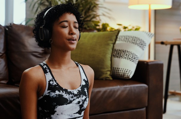 3 Pre-Workout Breathing Exercises That Will Give You *Just* the Right Energy You Need