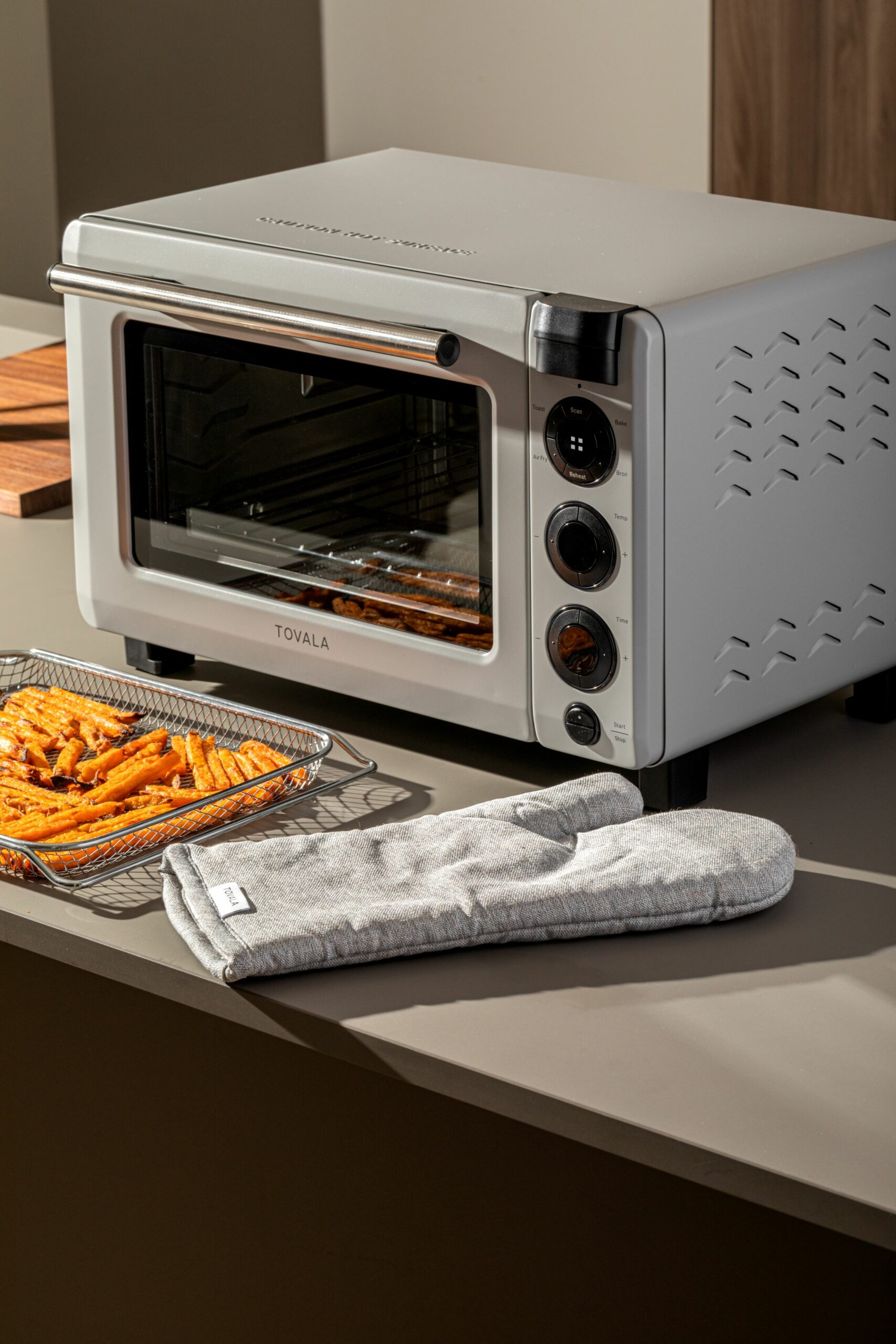 AHEAD OF VALENTINE'S DAY, TOVALA IS OFFERING FREE SMART OVENS FOR THOSE  GOING THROUGH A FRESH BREAKUP