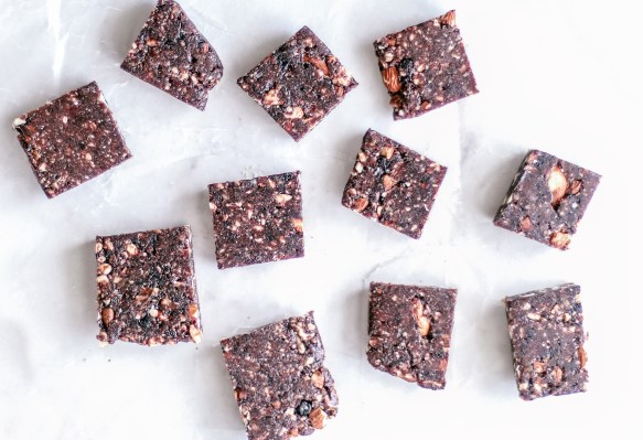 You Can Make These 3-Ingredient Blueberry Almond Energy Bars Faster Than You Can Say ‘RXBAR...