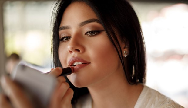 15 Long-Wearing Matte Lipsticks That Have the Stamp of Approval From Celebrity Makeup Artists