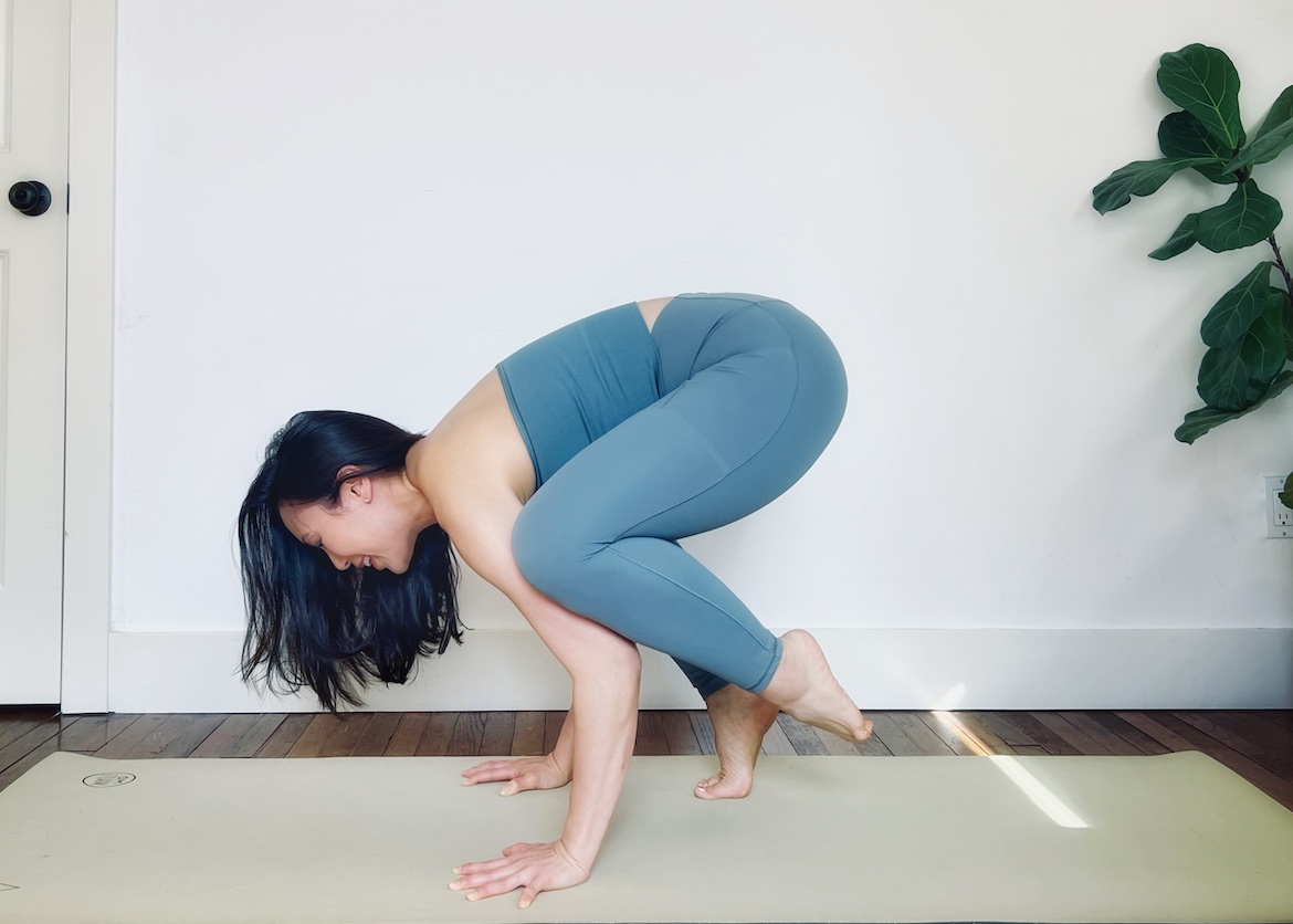 Crow Pose (Kakasana): Introducing Yoga Arm Balances | Liforme
