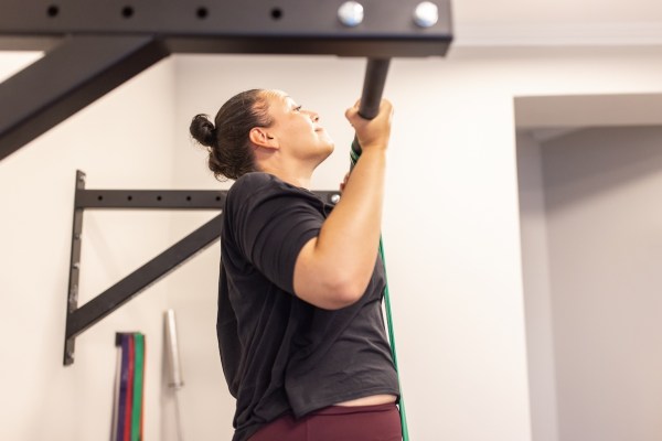So You Want To Do a Chin-Up? These 5 Moves Will Help You Finally Get...