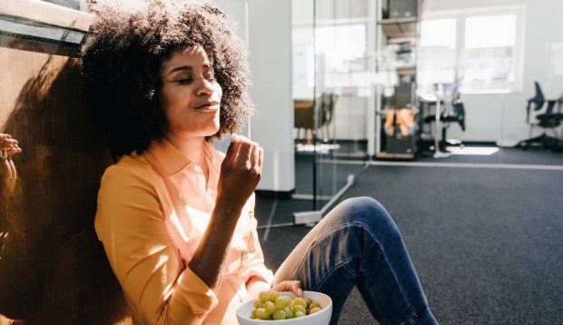 4 Delicious, High-Fiber Snacks With Fruit That Secretly Upgrade Your Lunchbox Favorites