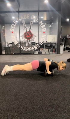 Personal trainer demonstrating push-up with wrist support as push-up alternative