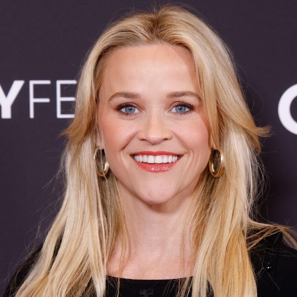 reese witherspoon poses on the red carpet