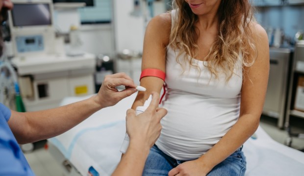 A Routine Blood Test Could Predict the Risk of Postpartum Preeclampsia, Research Suggests