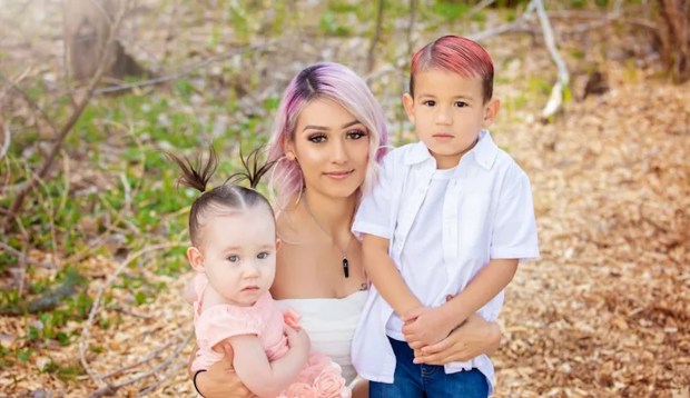 Single Mom With Terminal Cancer Raising Money for Her Own Funeral Is Battling Small Cell...