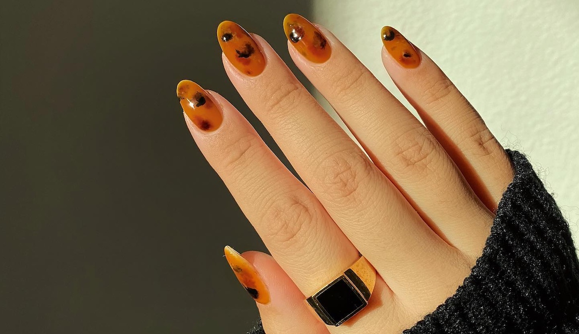 Tortoise Shell Nails Are Trending—Here’s How to Recreate Them