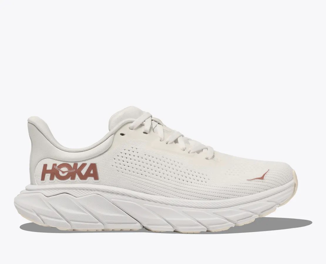 hoka arahi 7 in white